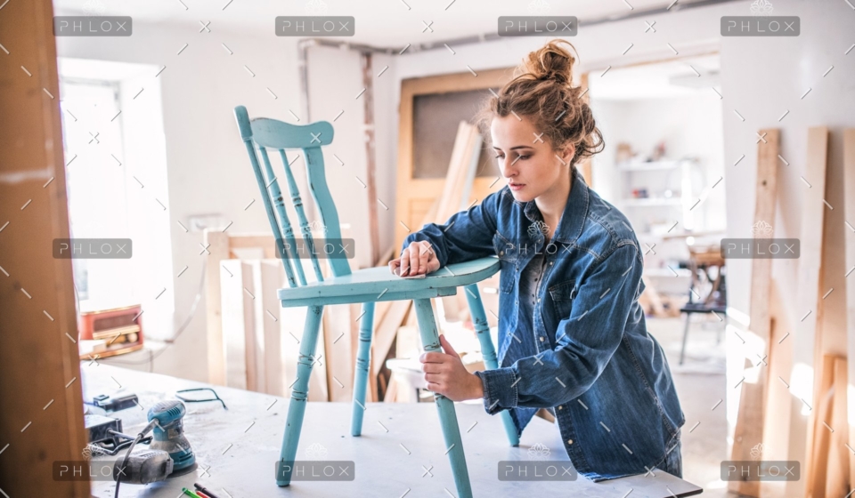 demo-attachment-18-small-business-of-a-young-woman-PKPAF3H